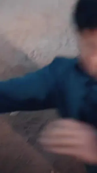 ตำนานลิ้มยิ้ม：เริ่มต้นด้วยงานประจำ