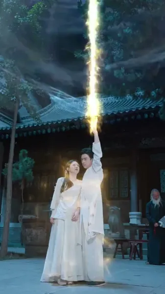 ตำนานลิ้มยิ้ม：เริ่มต้นด้วยงานประจำ