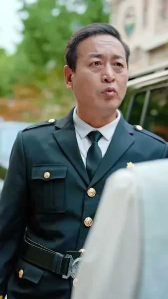 ตำนานลิ้มยิ้ม：เริ่มต้นด้วยงานประจำ