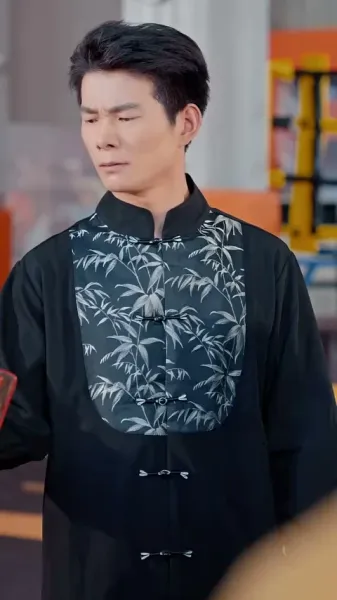 ตำนานลิ้มยิ้ม：เริ่มต้นด้วยงานประจำ