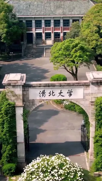 เกิดใหม่ยุค 70: คุณภรรยาตัวแสบป่วนกัปตันจนเขิน!