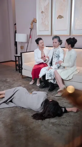 ลีเชียนจิ้งเชียนหลงฉู่ทะเล