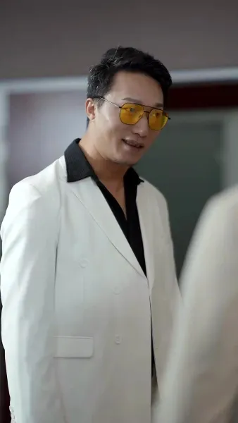 ลีเชียนจิ้งเชียนหลงฉู่ทะเล