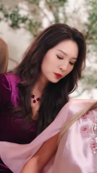 อย่ามายุ่งกับฉัน รู้ไหมใครหนุนหลัง