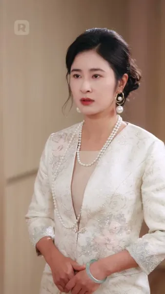 อย่ามายุ่งกับฉัน รู้ไหมใครหนุนหลัง