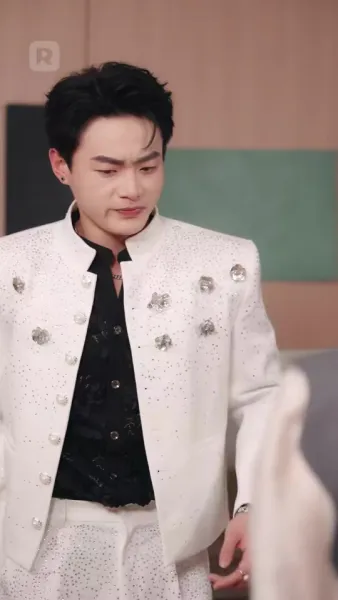 อย่ามายุ่งกับฉัน รู้ไหมใครหนุนหลัง