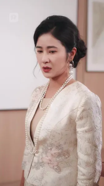 อย่ามายุ่งกับฉัน รู้ไหมใครหนุนหลัง