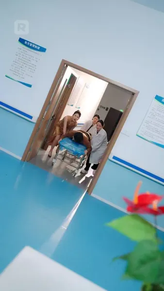 อย่ามายุ่งกับฉัน รู้ไหมใครหนุนหลัง