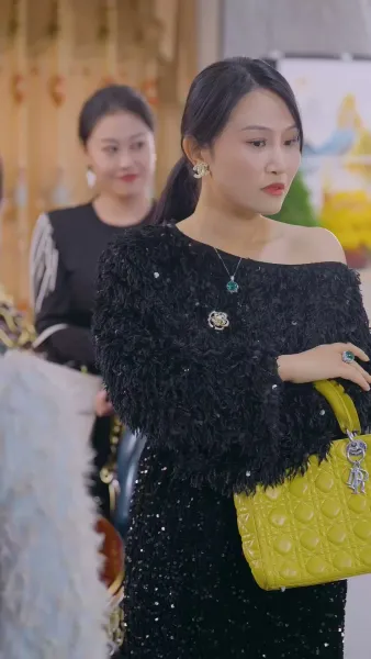 ฉันเด่นสุดในงานเลี้ยงรุ่น