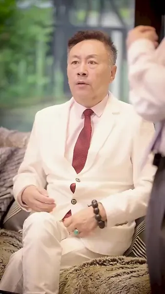 ซุปเปอร์สตาร์สาวตามจีบหลังผมเป็นเศรษฐี