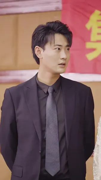 ซุปเปอร์สตาร์สาวตามจีบหลังผมเป็นเศรษฐี