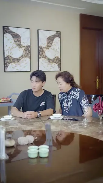 ซุปเปอร์สตาร์สาวตามจีบหลังผมเป็นเศรษฐี