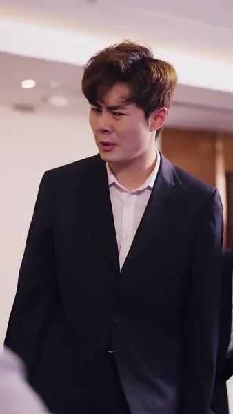 ซุปเปอร์สตาร์สาวตามจีบหลังผมเป็นเศรษฐี