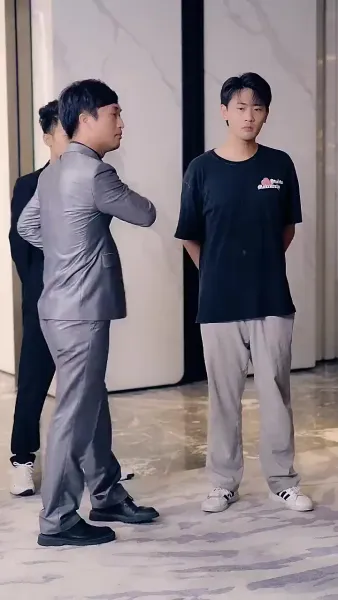 ซุปเปอร์สตาร์สาวตามจีบหลังผมเป็นเศรษฐี