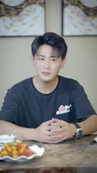 ซุปเปอร์สตาร์สาวตามจีบหลังผมเป็นเศรษฐี