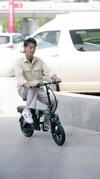 ซุปเปอร์สตาร์สาวตามจีบหลังผมเป็นเศรษฐี