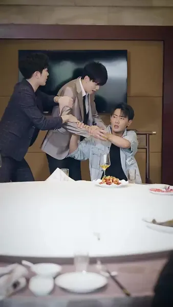 ซุปเปอร์สตาร์สาวตามจีบหลังผมเป็นเศรษฐี