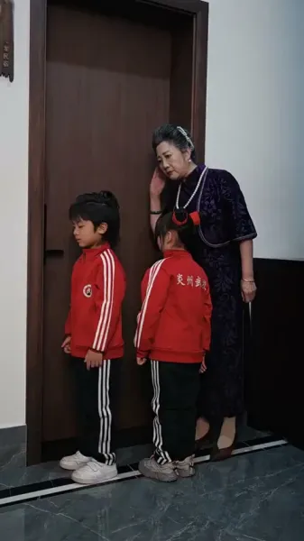 จอมแสบอันดับหนึ่งแห่งหยานโจว: แม่ครับ ผมขอวัดหน่อย!