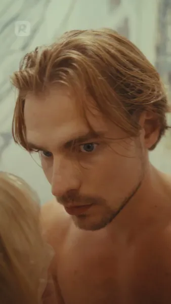 อยู่บนเตียงพร้อมกับคำโกหกของคุณ