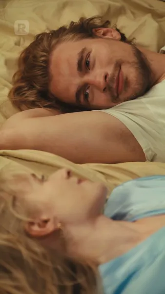 อยู่บนเตียงพร้อมกับคำโกหกของคุณ