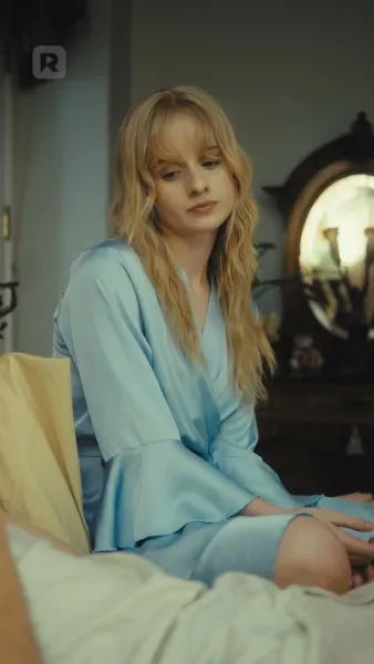 อยู่บนเตียงพร้อมกับคำโกหกของคุณ