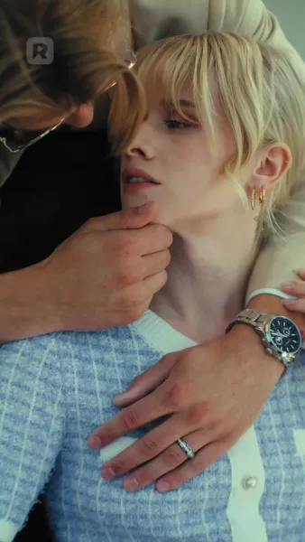 อยู่บนเตียงพร้อมกับคำโกหกของคุณ