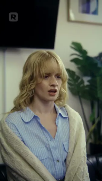 อยู่บนเตียงพร้อมกับคำโกหกของคุณ