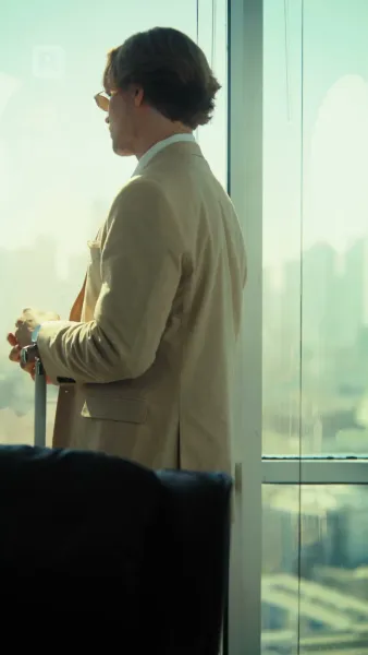 อยู่บนเตียงพร้อมกับคำโกหกของคุณ