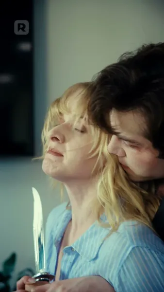 อยู่บนเตียงพร้อมกับคำโกหกของคุณ