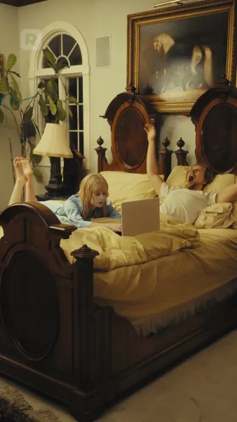 อยู่บนเตียงพร้อมกับคำโกหกของคุณ