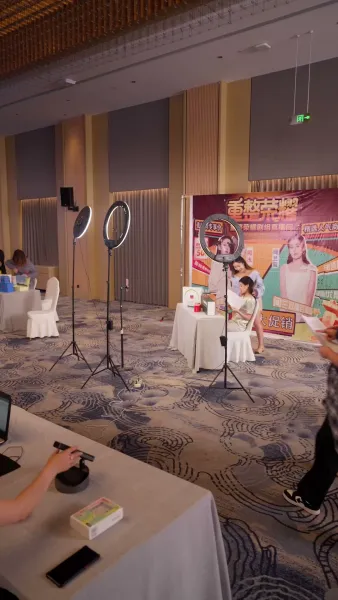 เธอใช้เวทอำนาจครองโลกยุคใหม่