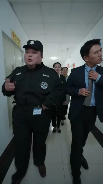 รอยรักรอคอย