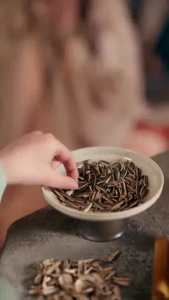 ท่านพ่อของเรากลายเป็นอ๋องไปเสียแล้ว