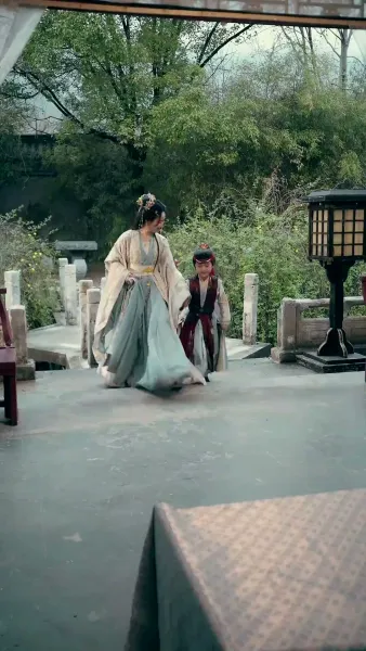 ท่านพ่อของเรากลายเป็นอ๋องไปเสียแล้ว