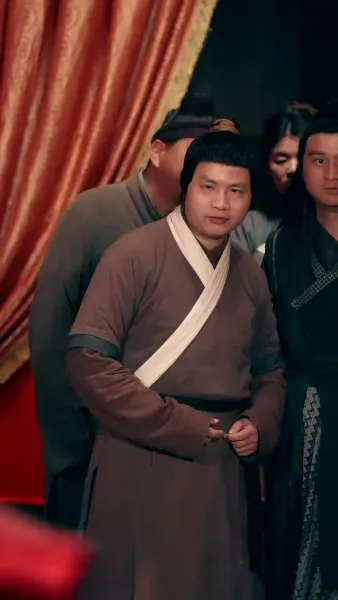 ท่านพ่อของเรากลายเป็นอ๋องไปเสียแล้ว