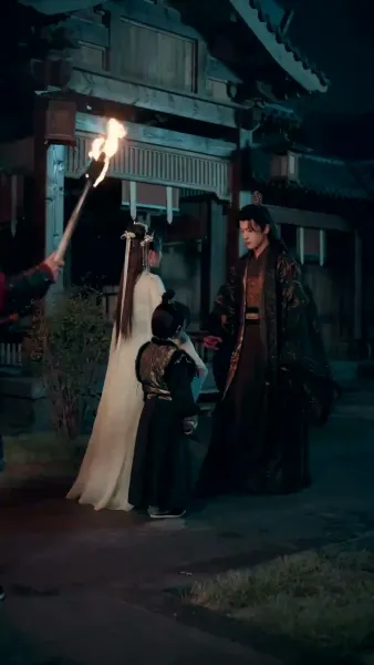 ท่านพ่อของเรากลายเป็นอ๋องไปเสียแล้ว