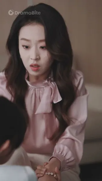 พบอดีตอีกครั้ง，หลงรักในความรักเขา