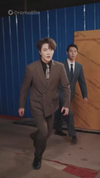 พบอดีตอีกครั้ง，หลงรักในความรักเขา