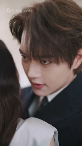 พบอดีตอีกครั้ง，หลงรักในความรักเขา