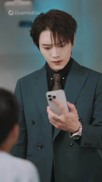 พบอดีตอีกครั้ง，หลงรักในความรักเขา