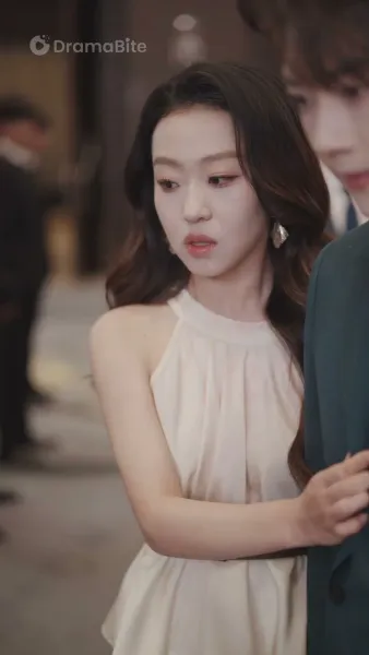 พบอดีตอีกครั้ง，หลงรักในความรักเขา