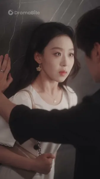 พบอดีตอีกครั้ง，หลงรักในความรักเขา