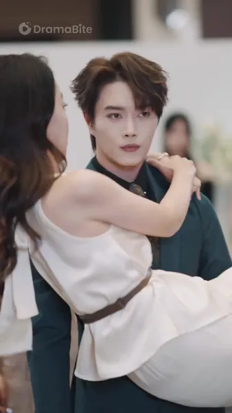 พบอดีตอีกครั้ง，หลงรักในความรักเขา