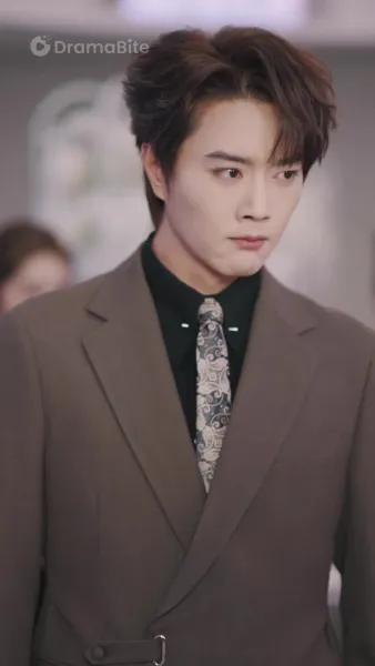 พบอดีตอีกครั้ง，หลงรักในความรักเขา