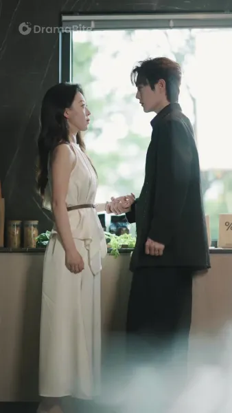 พบอดีตอีกครั้ง，หลงรักในความรักเขา