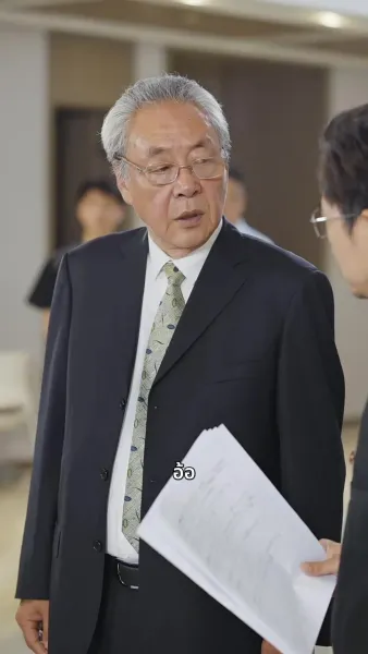 เด็กสาวในเงาแสง