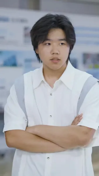 เด็กสาวในเงาแสง