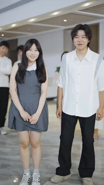 เด็กสาวในเงาแสง