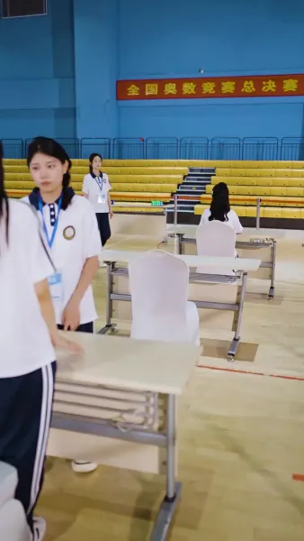 เด็กสาวในเงาแสง