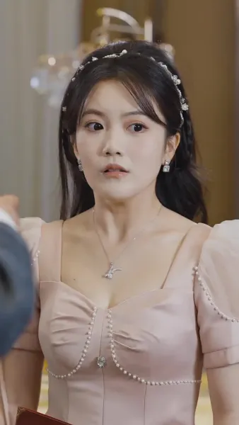 เด็กสาวในเงาแสง